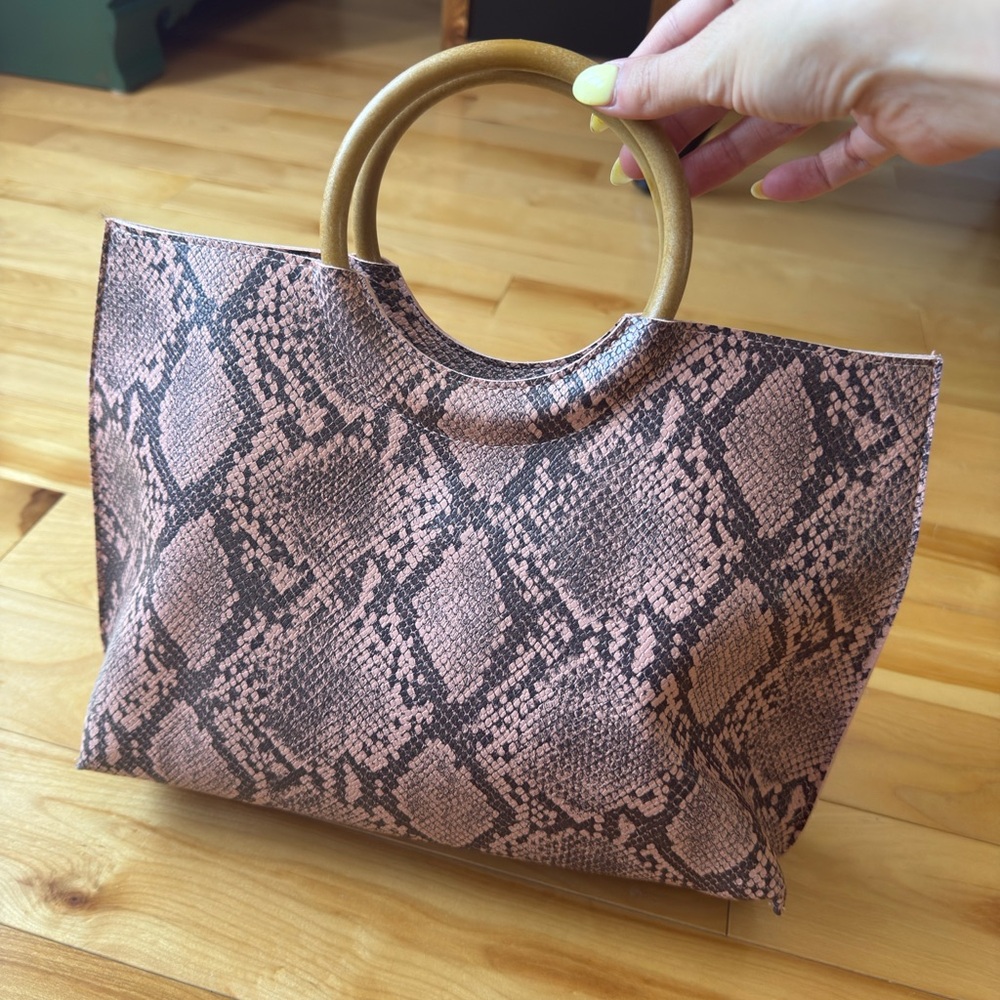 Stylish Snake Print Women's Bag with Wooden Handles